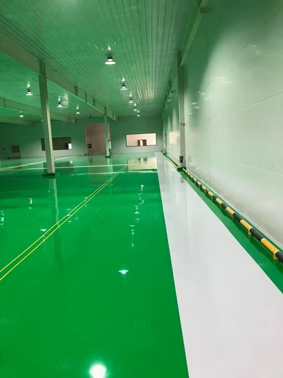 环氧玻璃钢地坪耐化学性强，化工厂房首选