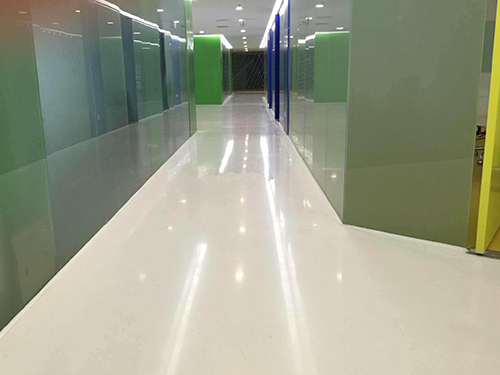 环氧地坪漆工程中涂层施工的关键要点