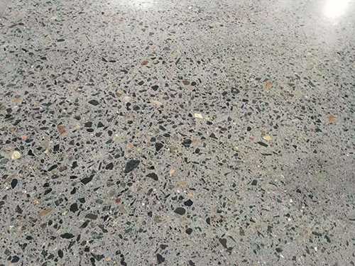 环氧地坪漆的耐磨性与耐压性